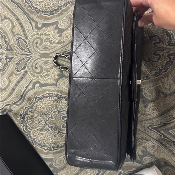 Chanel Black Quilted Shoulder Bag with Silver Chain - Picture 3 of 6